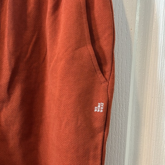 We wore what joggers - Picture 2 of 12